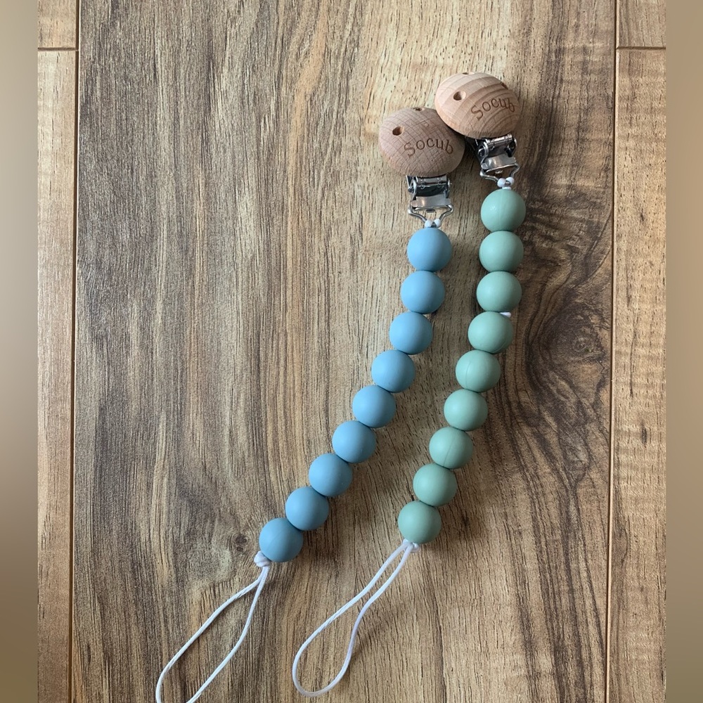 Pacifier clips